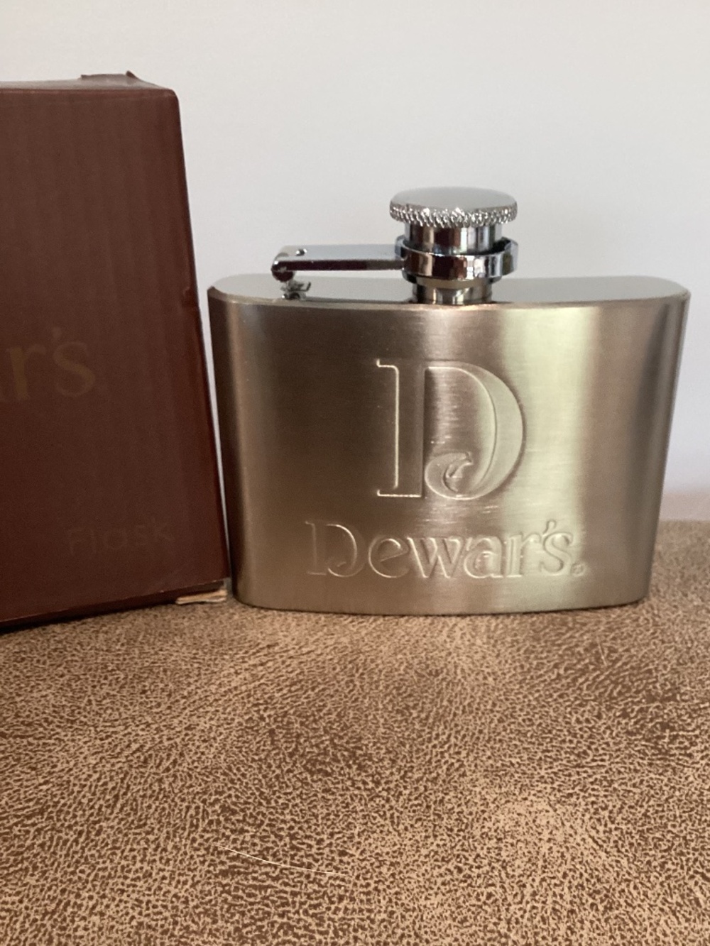 Dewar’s scotch whiskey stainless steel 4 oz flask new in box